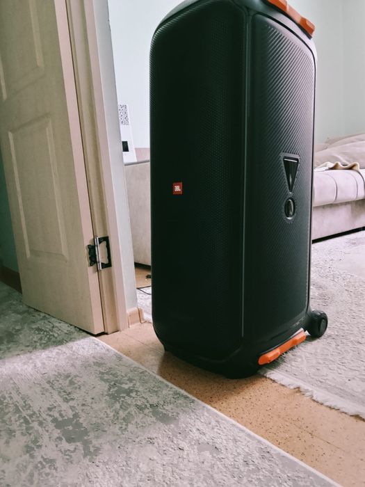 Продам JBL Partybox 710 в отличном состоянии