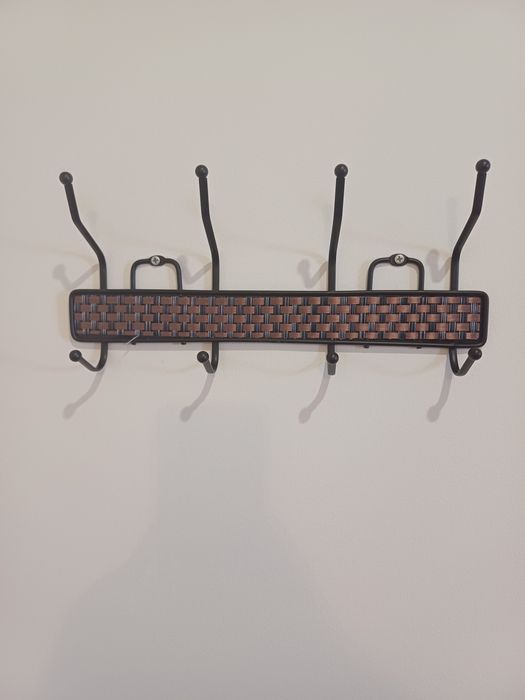 продавам скрин шкаф за обувки и закачалка за дрехи