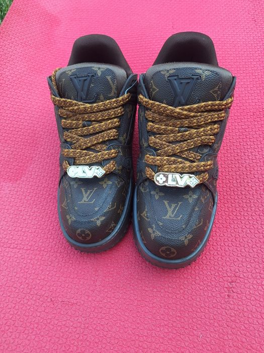 Pantofi Luois Vuitton nr 43 pret 499 euro