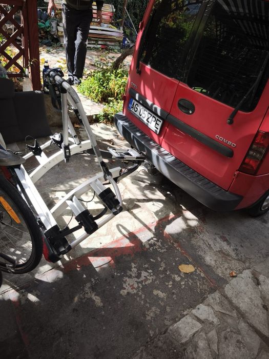 Vand suport 3 biciclete pe carlig Atera Street DL cu sistem de glisare