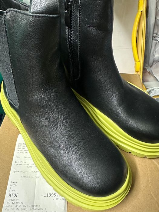 Продам пару ботинок для девочки