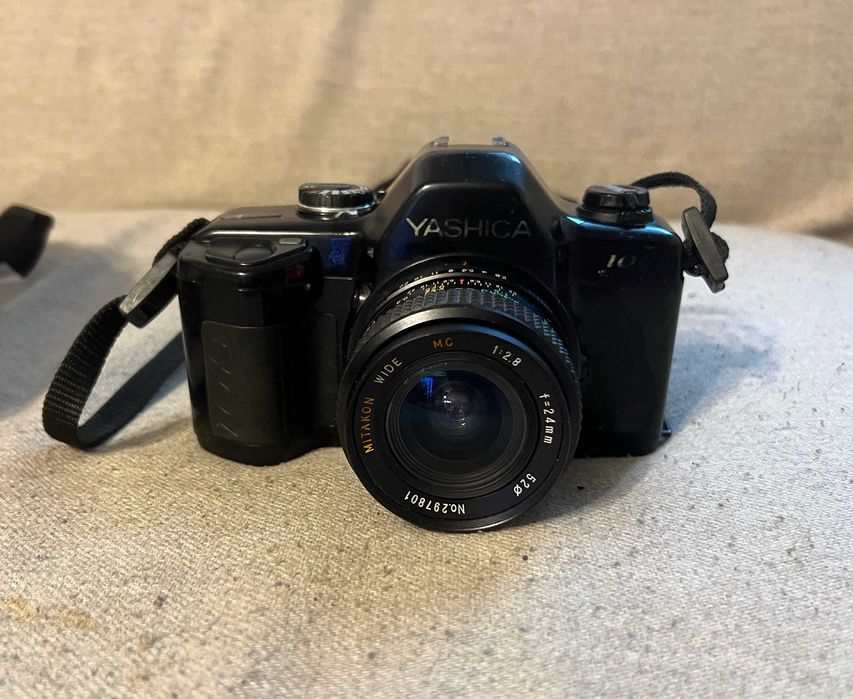 Aparat foto Yashica 108 Multi Program cu obiectiv Minikon Wide 24mm