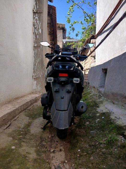 Skuter  sotiladi – Tank 150cc (2025)

Model: Tank
Yili: 2025
Motor: 15