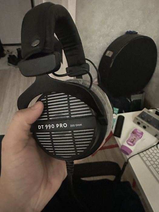 Наушники Beyerdynamic DT 990 PRO