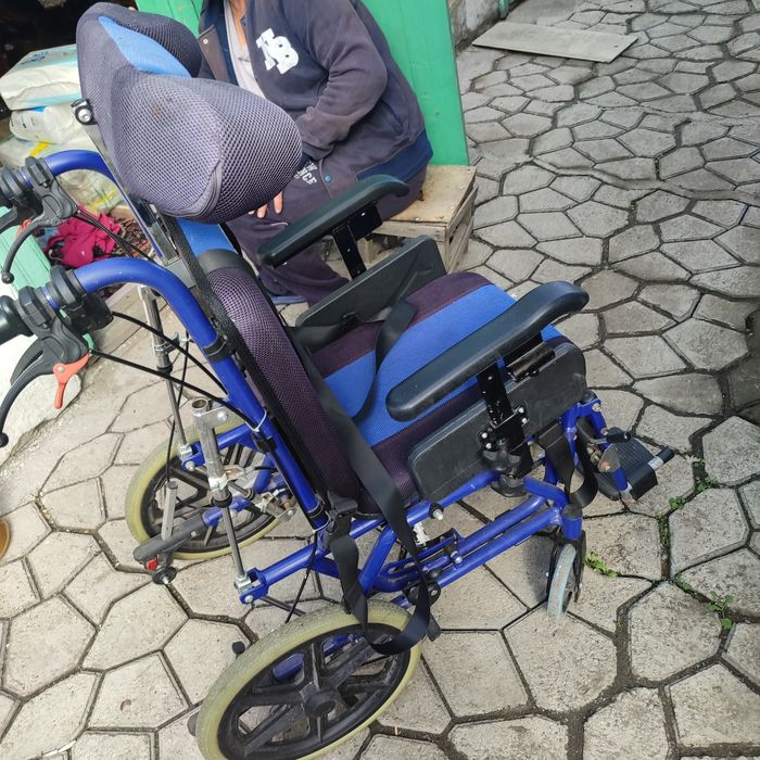 Продам инвалидную коляску