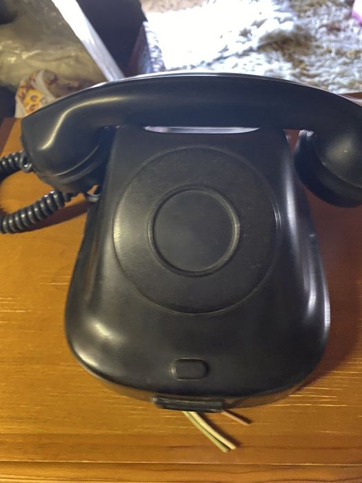 Стар телефонен апарат