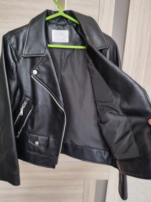 Куртка для девочки. В отличном состоянии