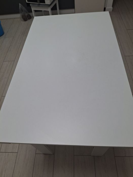 Белый кухонный стол