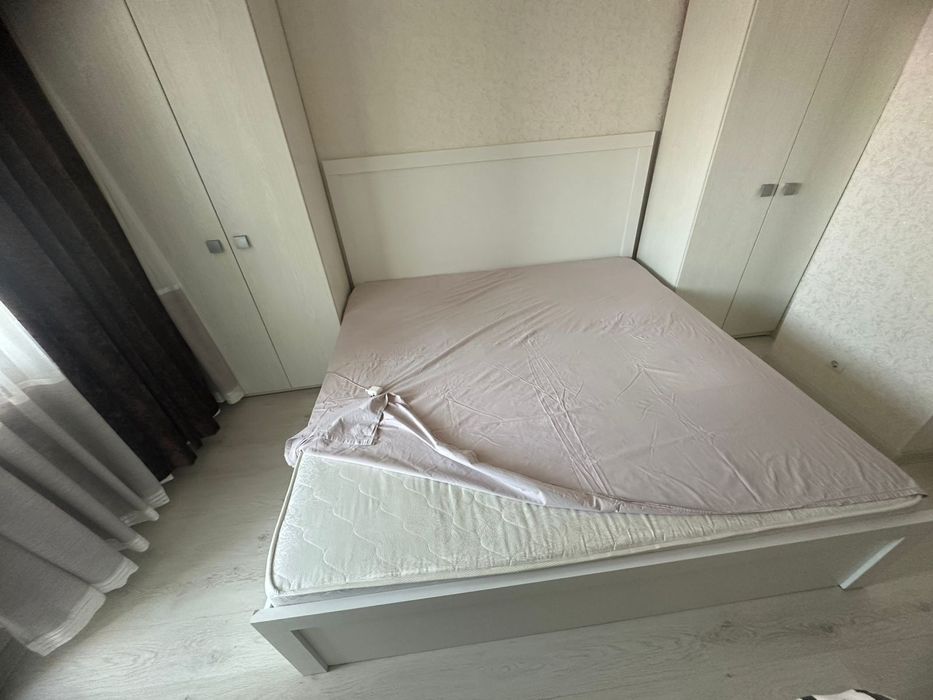 Продам двухспальную кровать