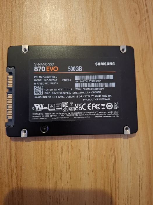 Ssd samsung 870 evo 500gb, cu windows 11 pro instalat folosit putin