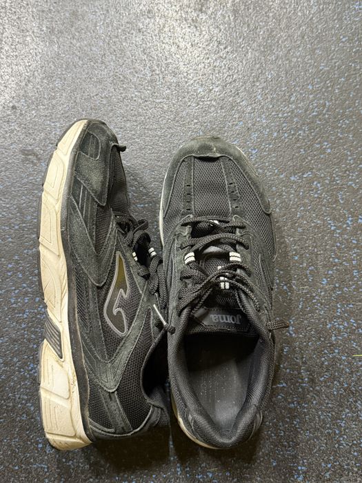черные кроссовки joma