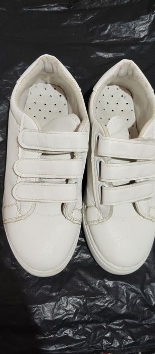 Женские кроссовки и мокасины бесплатно отдам