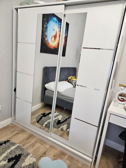 Dulap alb cu uși glisante