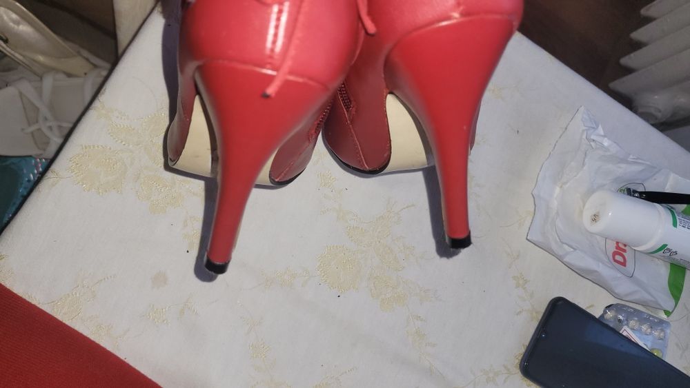 Cizmulite buffalo london ,stare buna marime 36