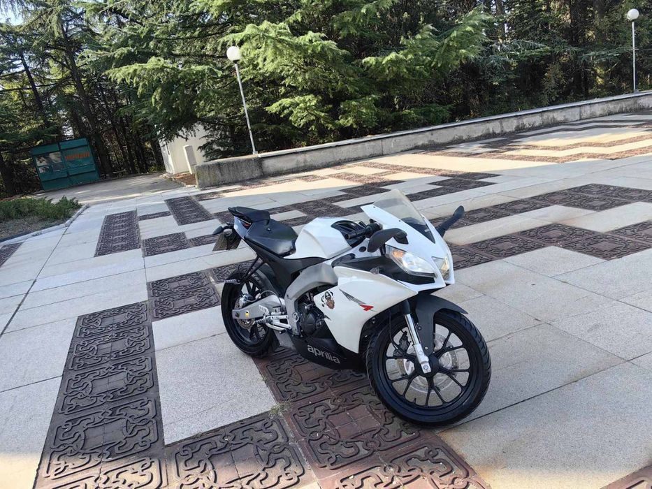 Aprilia rs  125 .