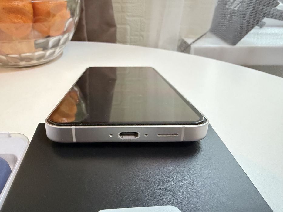 Samsung S24FE 256гб серый