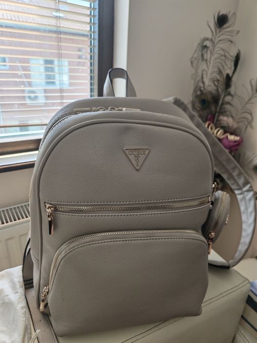 Дамска раница Guess
