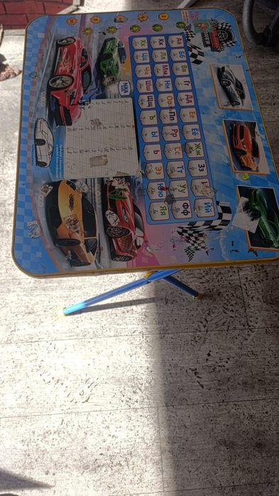 Детский столик в хорошем состоянии