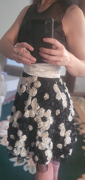 Rochie neagră cu flori