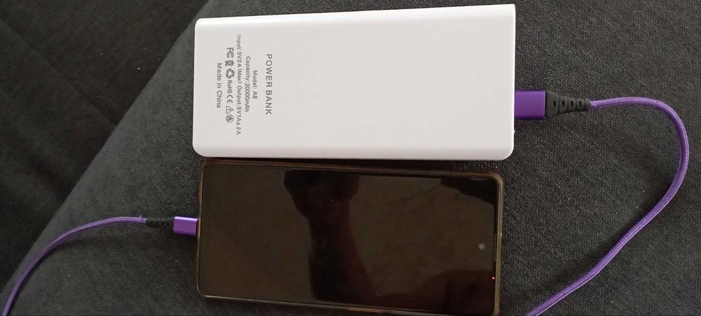 Външна батерия Powerbank с реален капацитет 10800 мАh.