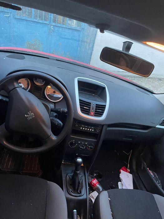 Dezmembrez peugeot 207 2009