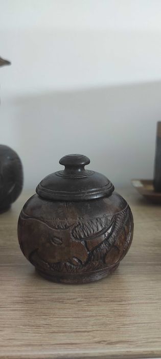 Африкански кутии за бижута. Дърворезба.