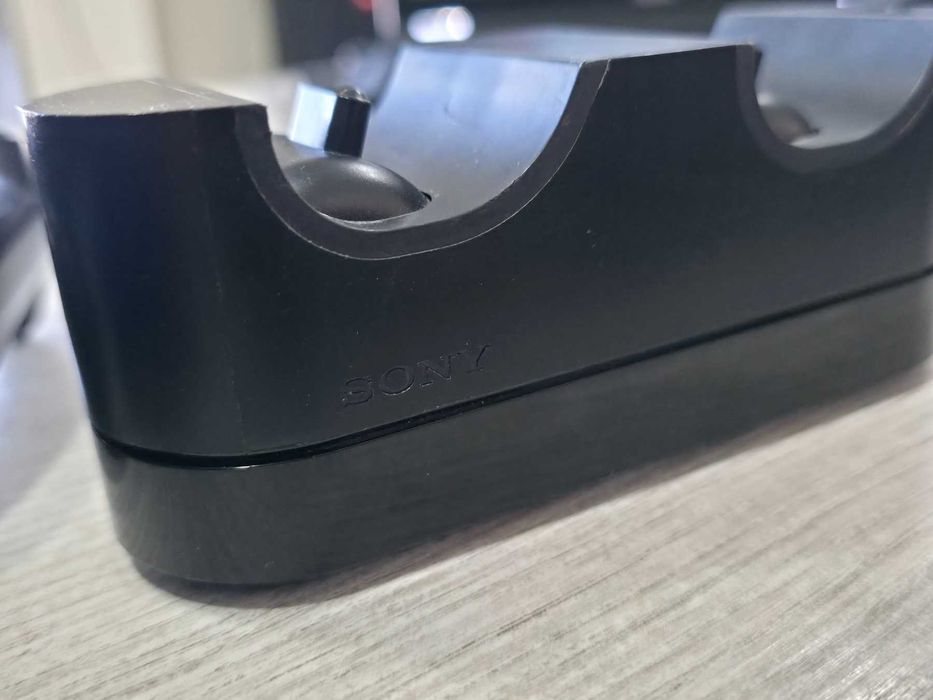Playstation 4 PRO 1TB (PS4 PRO) + два джойстика и зарядна станция