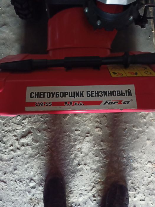 Продам снегоуборщик новый.