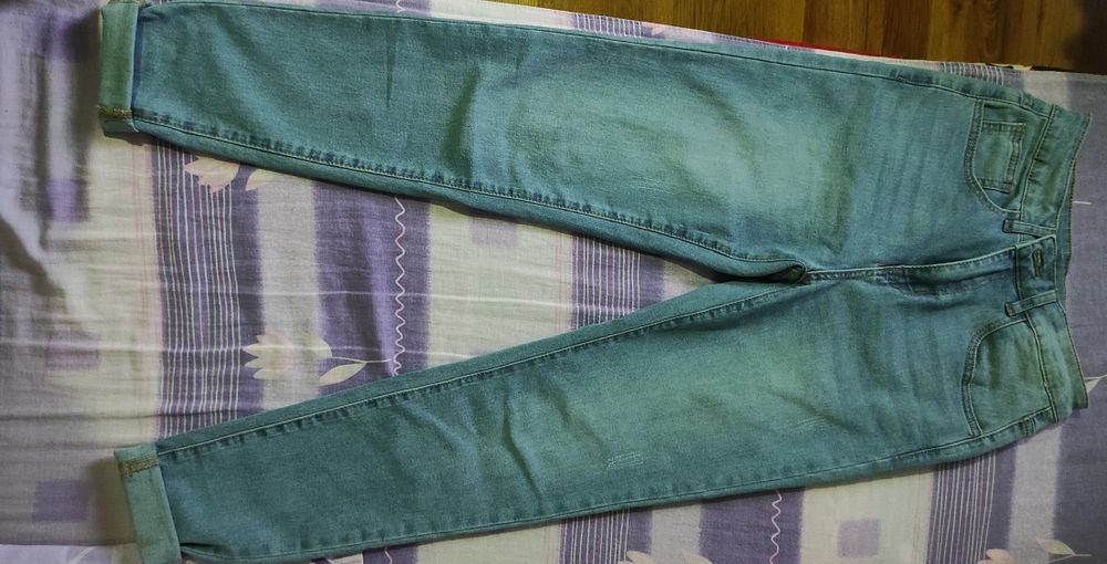 Чисто нови дамски дънки