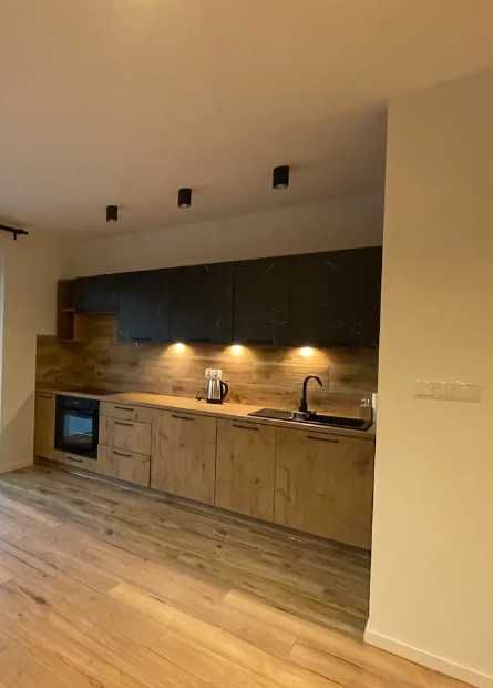 Дава се под наем Тристаен апартамент в Пловдив, Централна гара - 88 кв.м за 425 € - Снимка #1