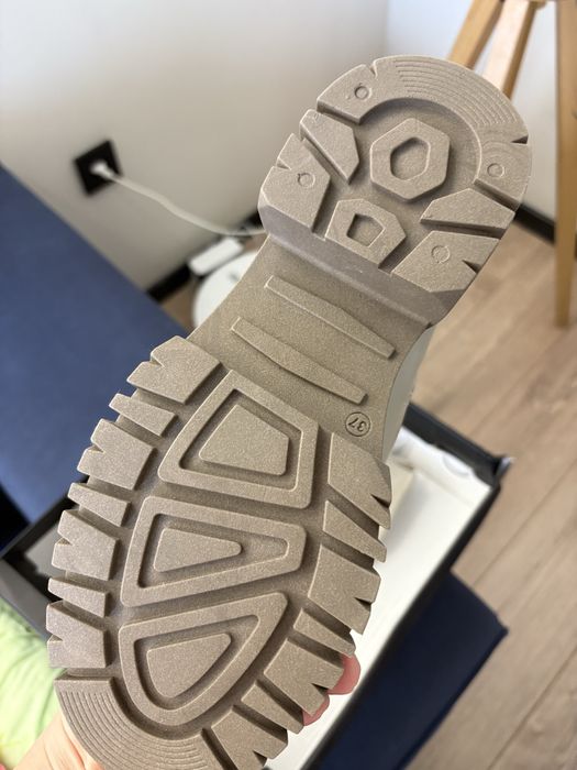 Продам сапоги новые