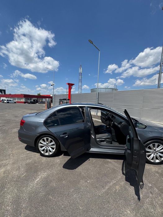 Volkswagen Jetta 2012 – 1.6 TDI - 105 CP