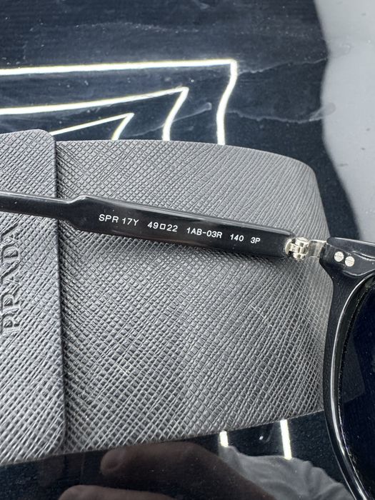 Очки черные PRADA