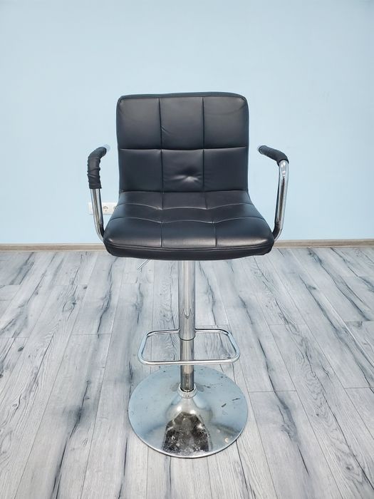 Продаю барные стулья