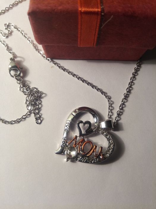 Модно колие с кристали