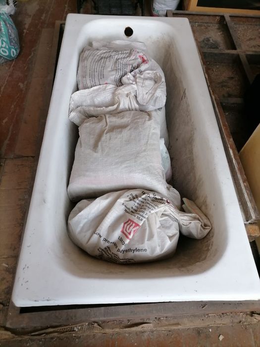 Продам ванну чугунную