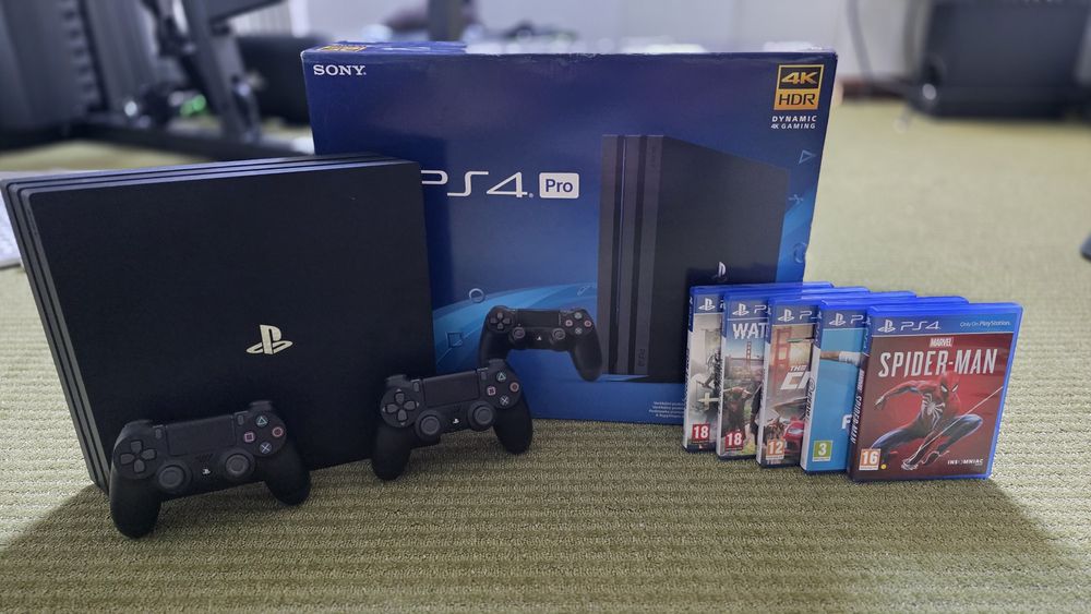 PS4 Pro 1TB + 2 manete + 5 jocuri + cutie originală, impecabil, ușor negociabil!