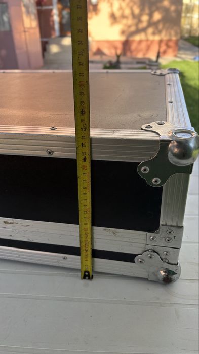 Flightcase consola dj , URGENT !se poate utiliza cu orice tip de consola cu , 4 canale 2 canale