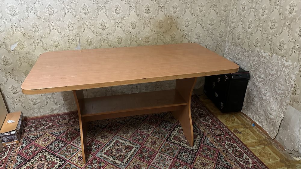 стол хороший большой