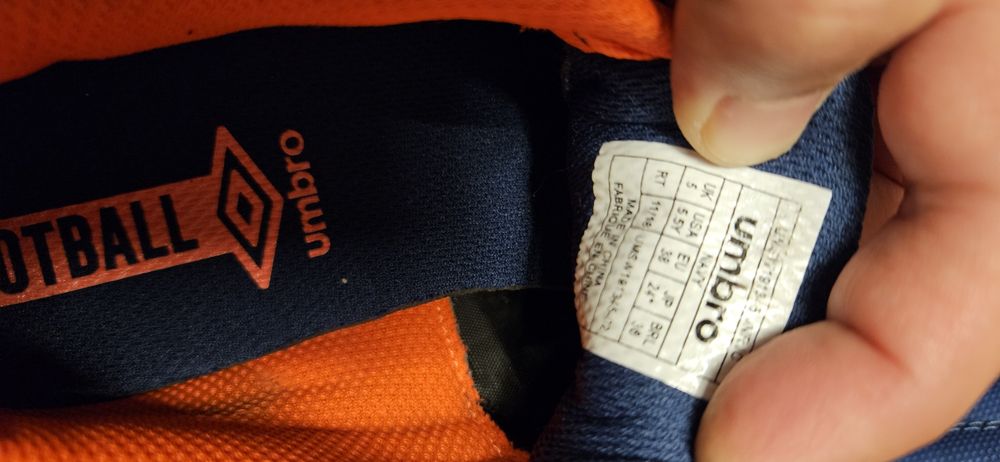 Adidasi fotbal Umbro marime 38