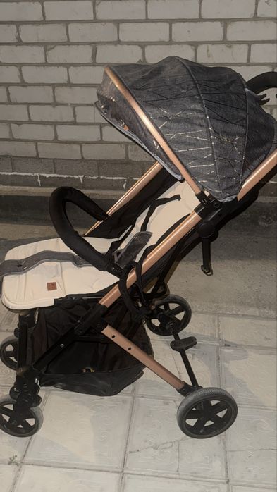 Коляска почти новая