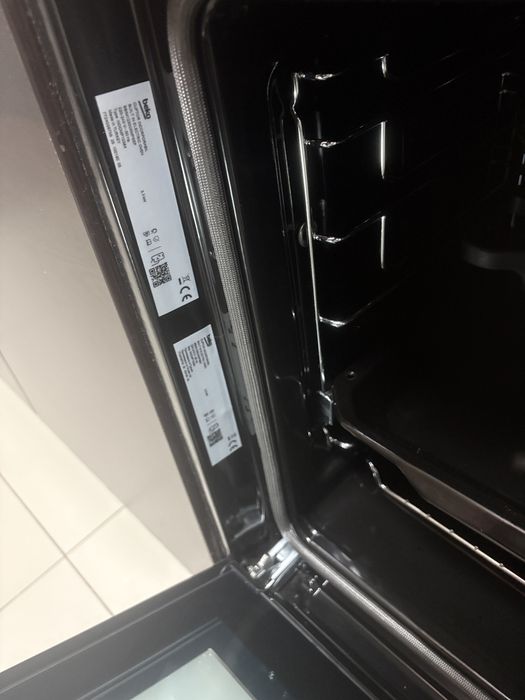 Фурна за вграждане Beko BBIE12300XD – ЧИСТО НОВА, 3 г. гаранция, 72L, SteamShine, Инокс