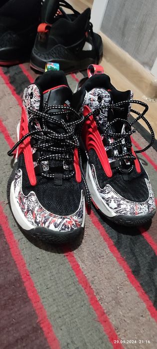 Продам баскетбольные кроссовки