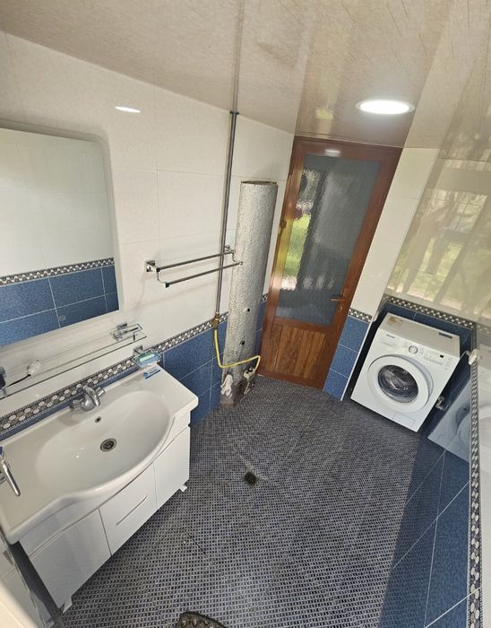 Дурмон Қ.Ф.Й Янги Арғин маҳалласида уй сотилади.