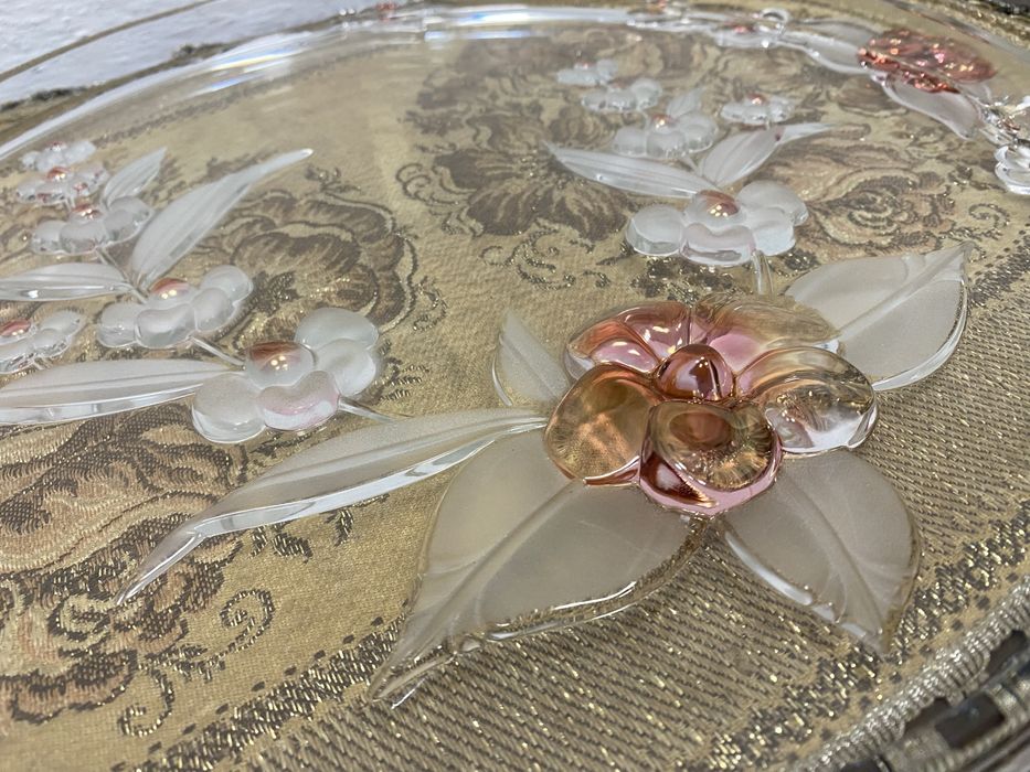 Голям поднос цветен кристал релефни орнаменти Германия 1960