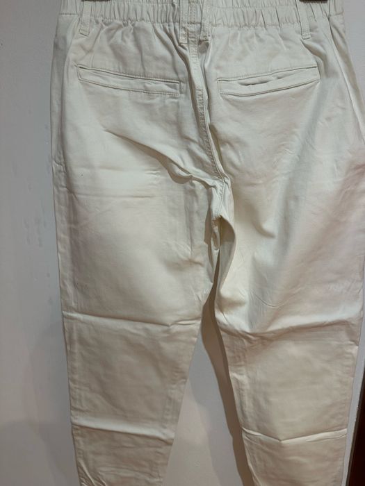 Blugi albi purtati de cateva ori