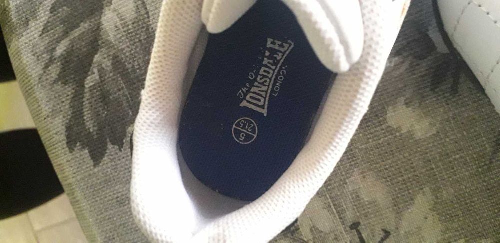 Пантофи 21 номер и маратонки Lonsdale 21,5 номер