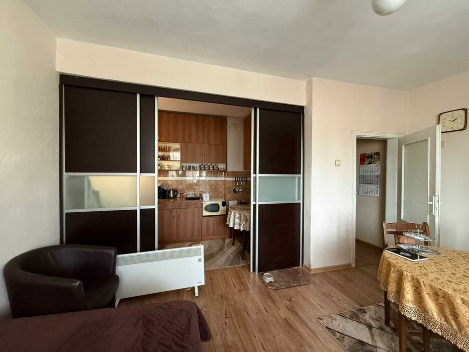 Тухлен апартамент за продажба в сграда с асансьор - Падало