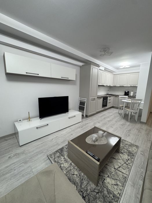 Inchiriez apartament cu 2 camere, complex Avanera