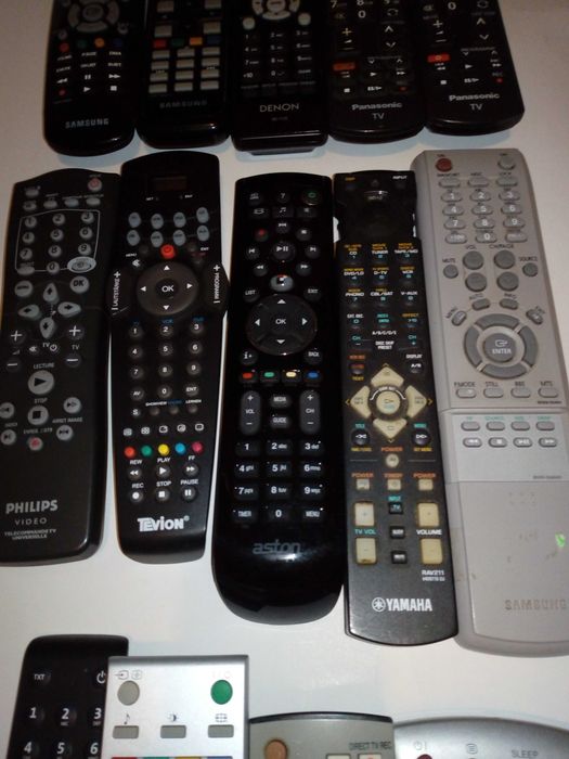 Telecomenzi universale originale tv,dvd,video,combine, tuner etc.